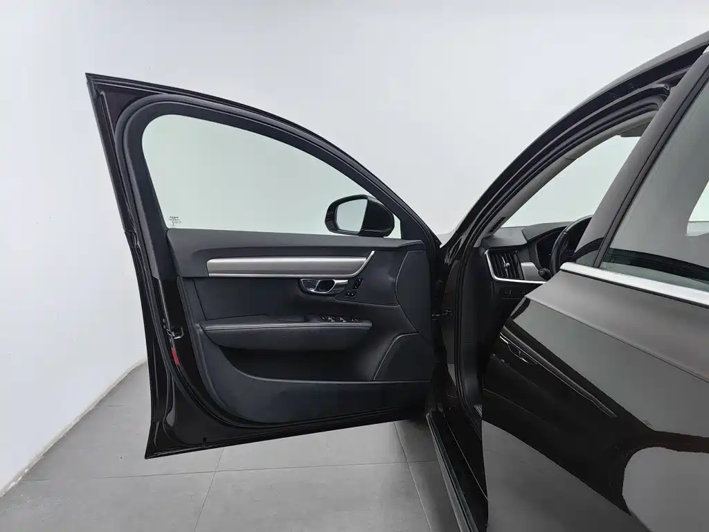 Фото 8 - Volvo S90
