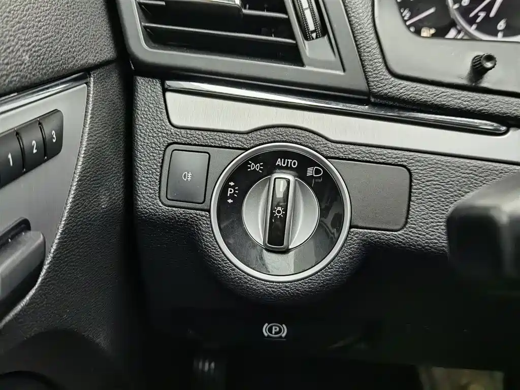 Mercedes-Benz E-Class (Import) 2011 E 260 CGI Coupe фото 21