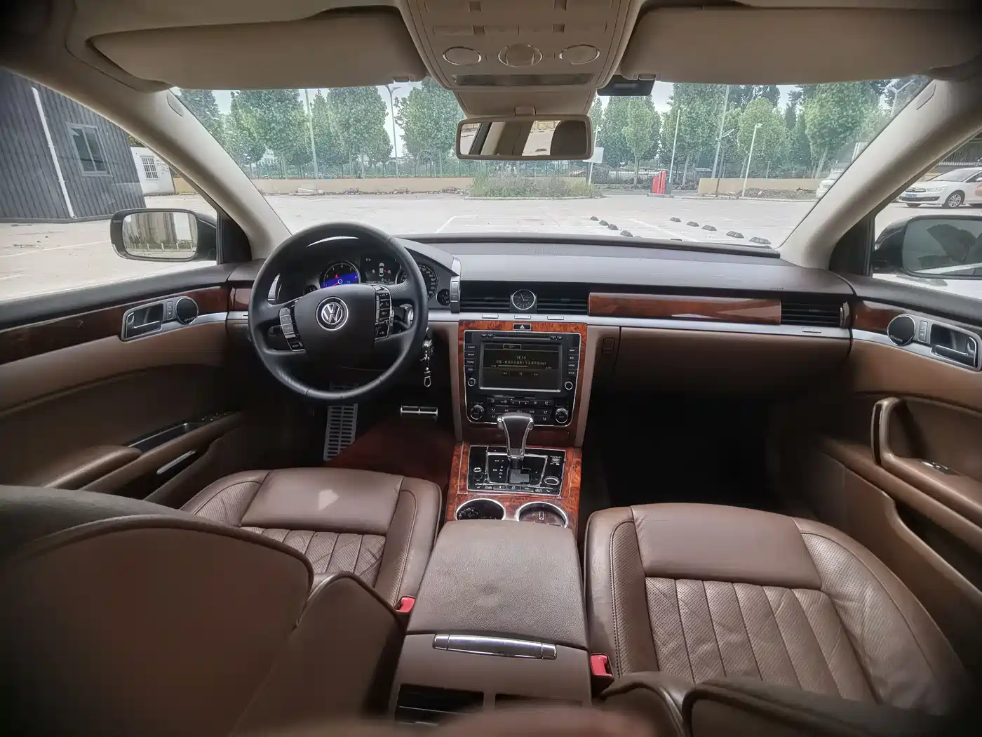 Volkswagen Phaeton 2015 Model 3.0L Exclusive Edition фото 4