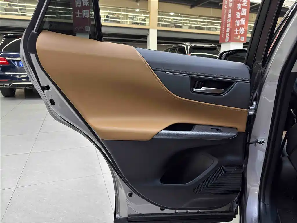Toyota Venza 2022 2.0L CVT 2WD Premium фото 13