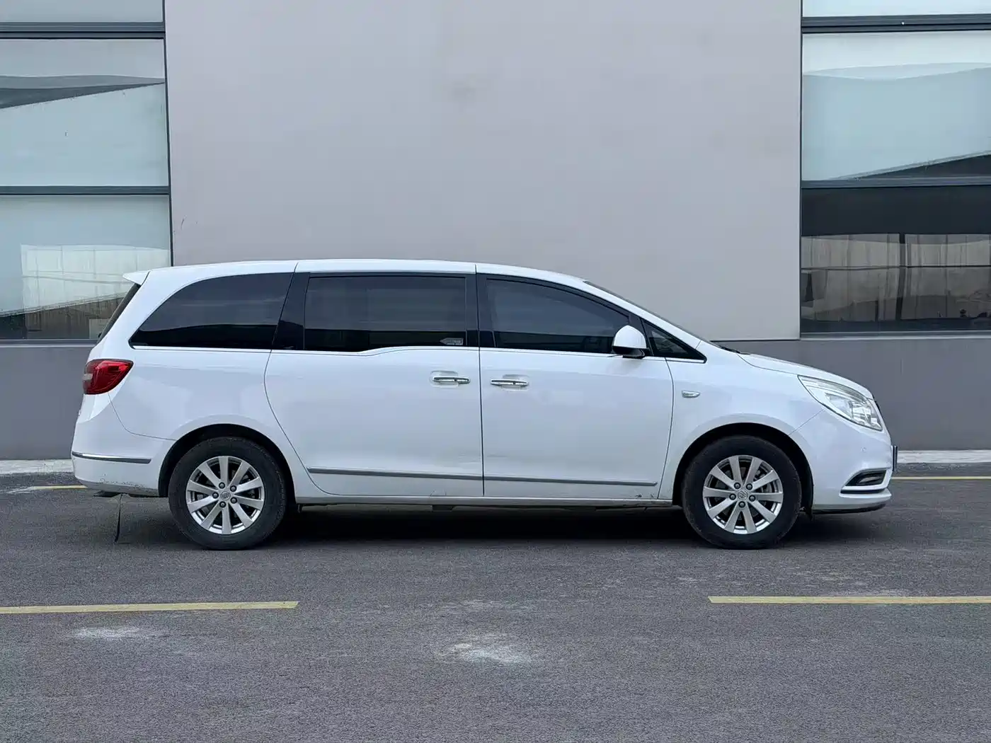 Buick GL8 2018 28T Premium Model China VI фото 4