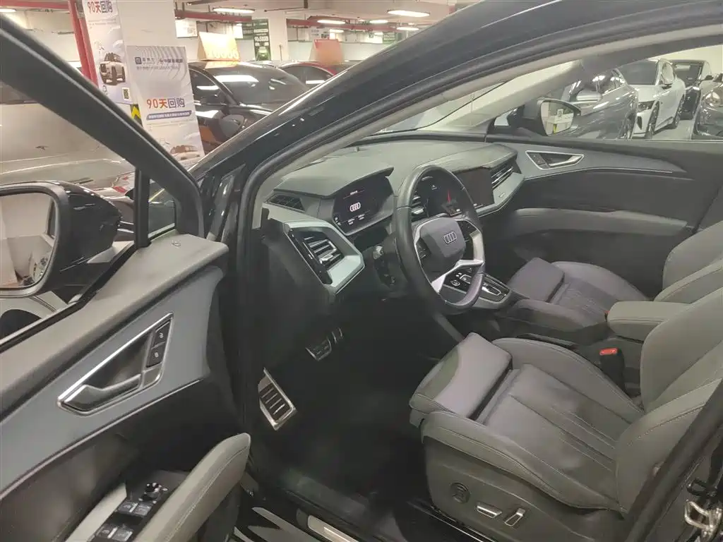 Audi Q5 e-tron 2022 40 e-tron Starlight Edition Brocade Package фото 16