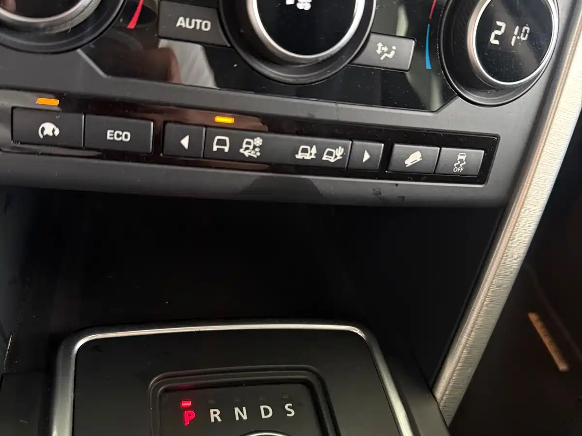 Land Rover Discovery Sport (Import) 2015 2.0T HSE Luxury фото 16