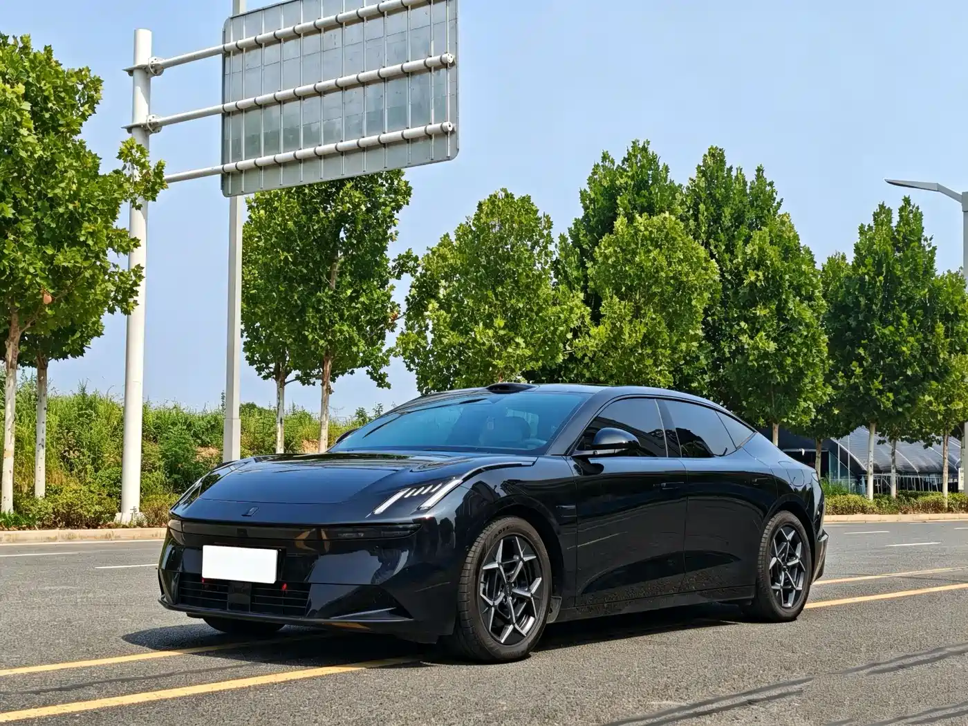 Lynk & Co 10 EM-P 2025 240km Base