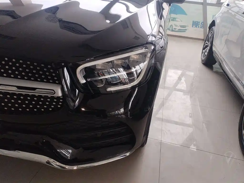 MERCEDES-BENZ GLC