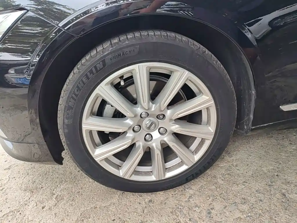 Photo 25 - Volvo S90