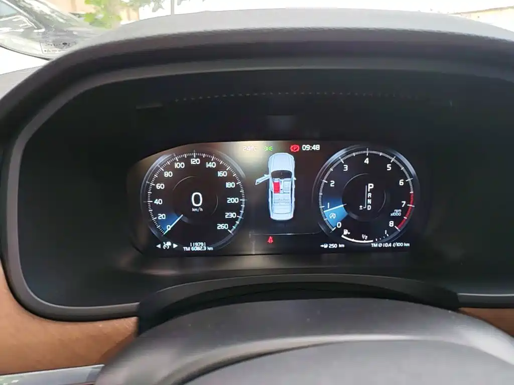 Photo 8 - Volvo S90