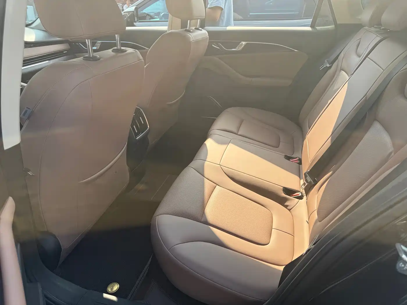 Фото 9 - Besturn B70
