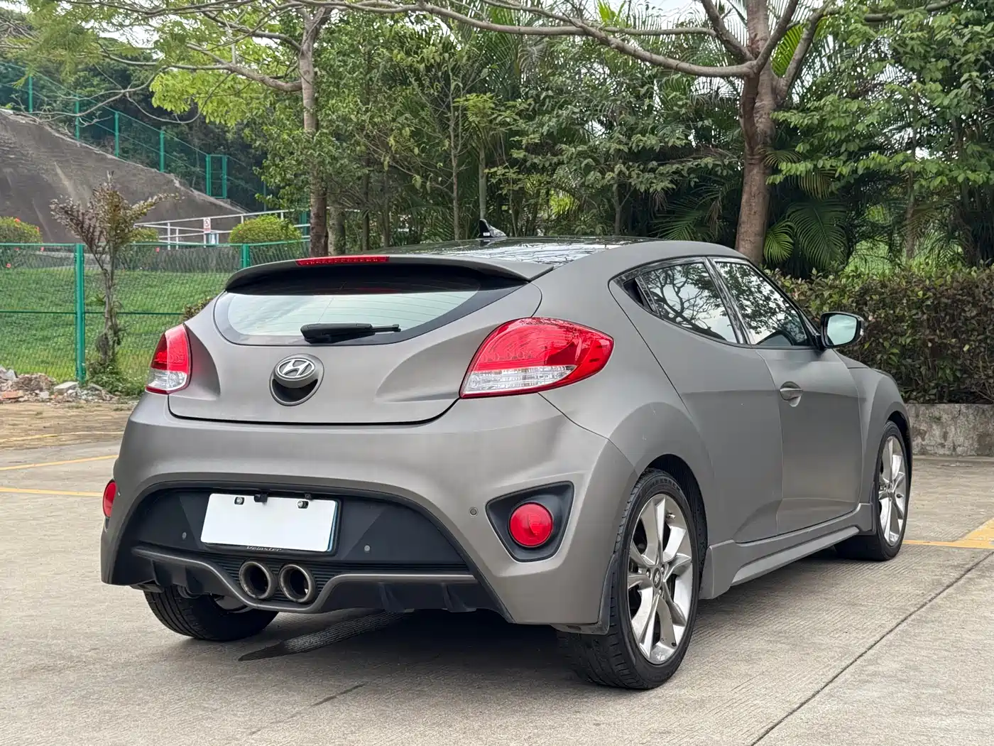 Hyundai Veloster 2015 1.6T Automatic Luxury Edition фото 18