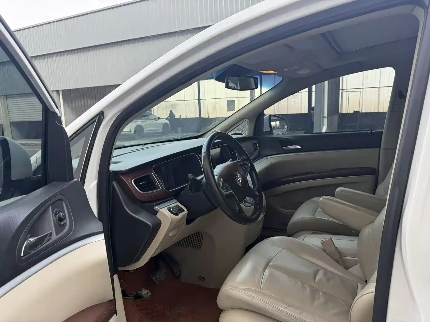 Buick GL8 2018 28T Premium Model China VI фото 5