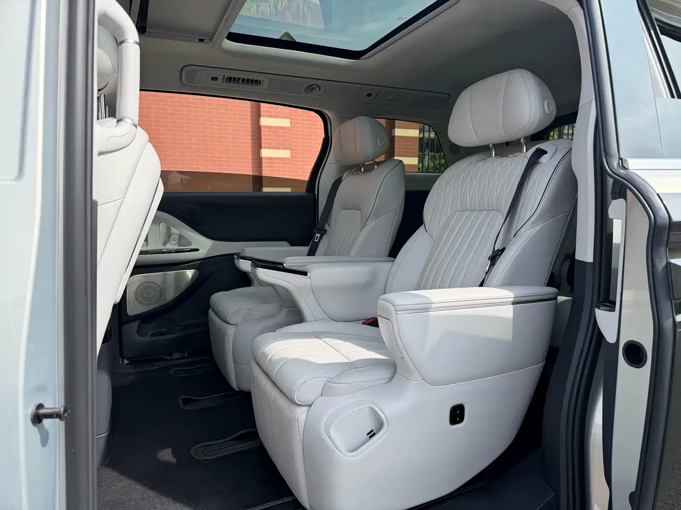 Voyah Auto Voyah Dreamer 2025 PHEV AWD Flagship Qian Kun Edition фото 12