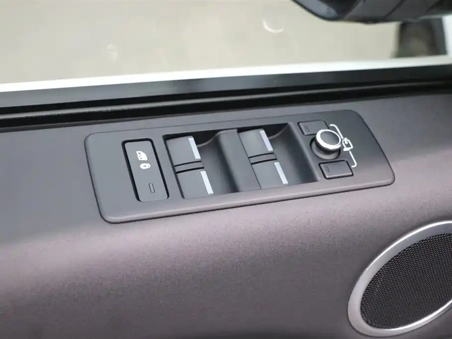 Land Rover Discovery 2018 3.0 SC V6 SE фото 11