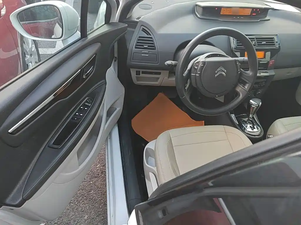 Citroën C-Quatre 2014 2013 Model Sedan 1.6L Automatic Premium Style