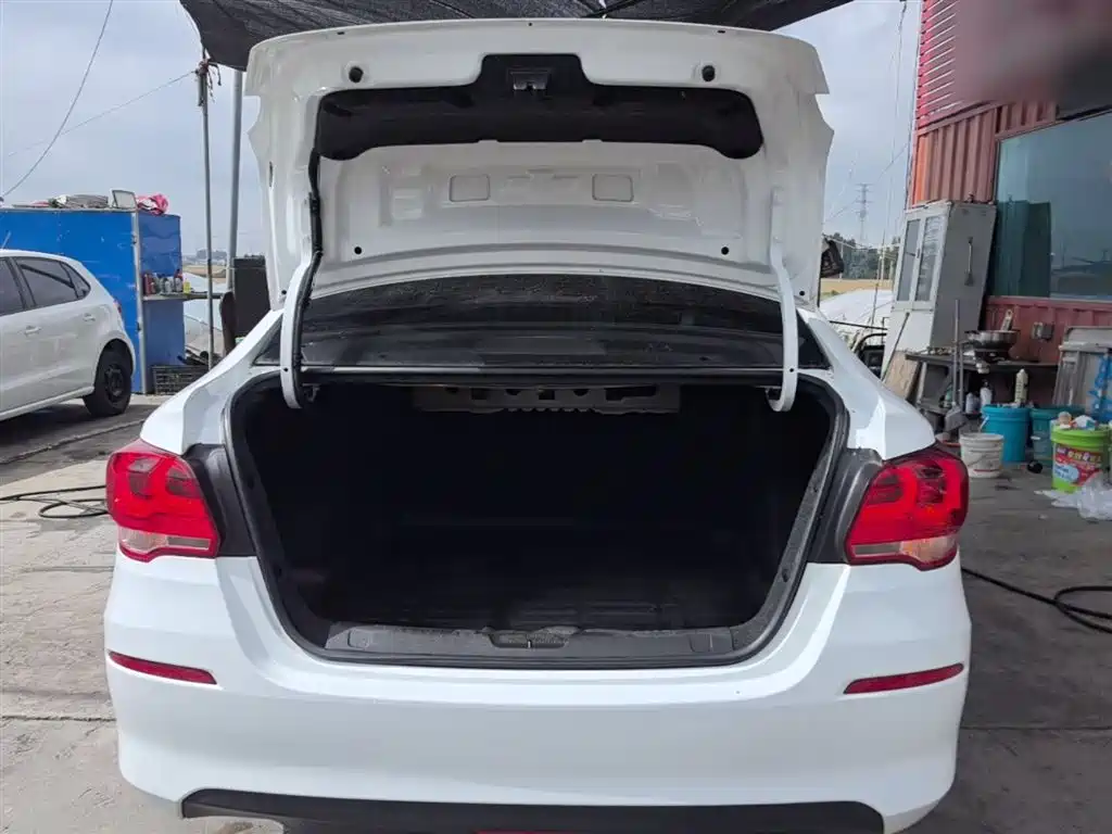 Chevrolet Cavalier 2016 1.5L Manual Enjoyment Edition фото 19