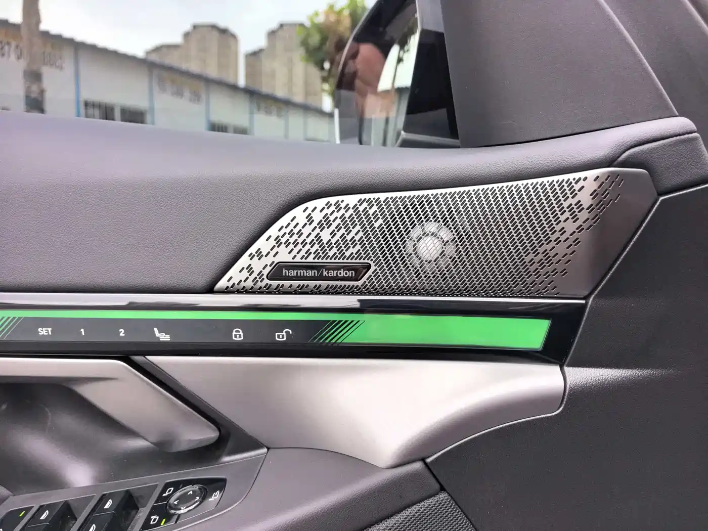 BMW i5 2024 eDrive 35L Premium Model M Sport Package фото 8