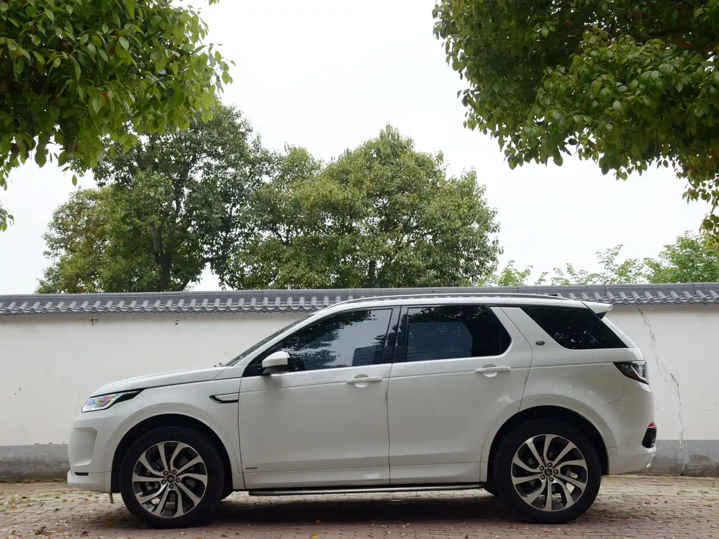 LAND ROVER DISCOVER SPORTS