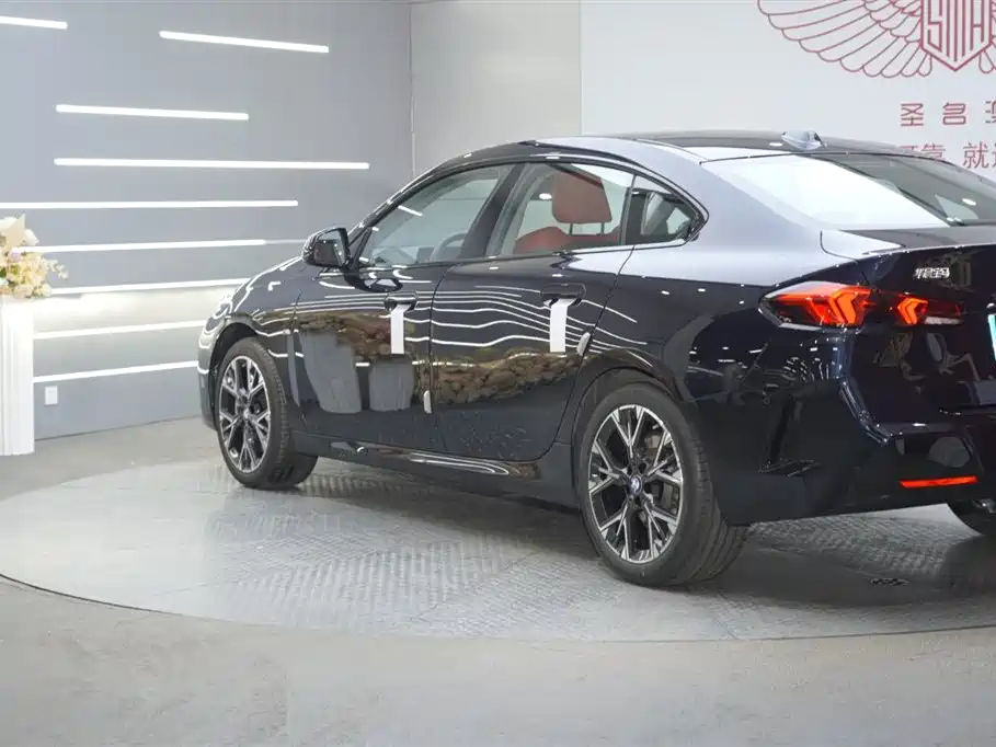 BMW 2 Series 2025 225L M Sport Package фото 3