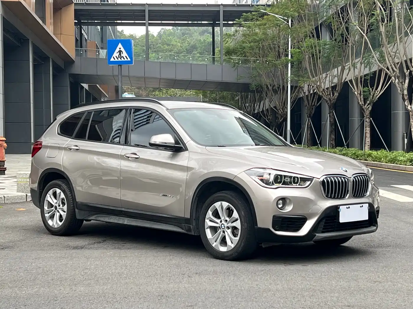 BMW X1 2016 sDrive18Li Premium Model фото 3
