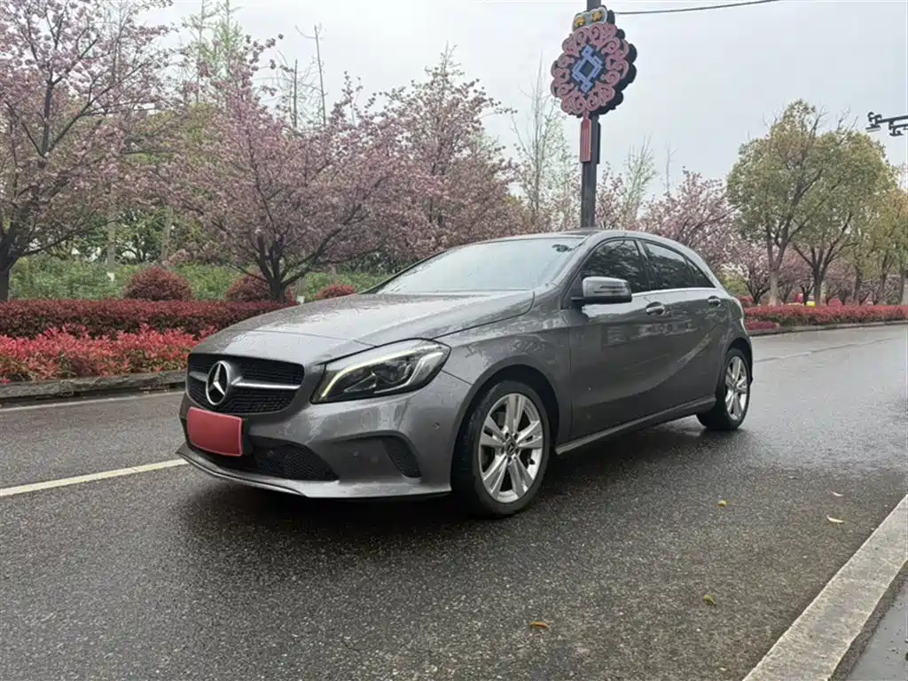 Mercedes-Benz A-Class (Import) 2017 Facelift A 200 Dynamic фото 2