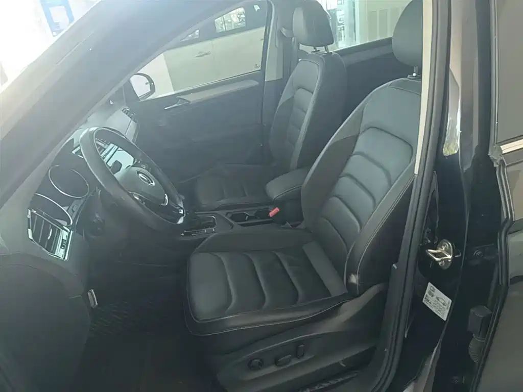 Volkswagen Tiguan L 2021 330TSI Automatic 2WD Smart фото 15
