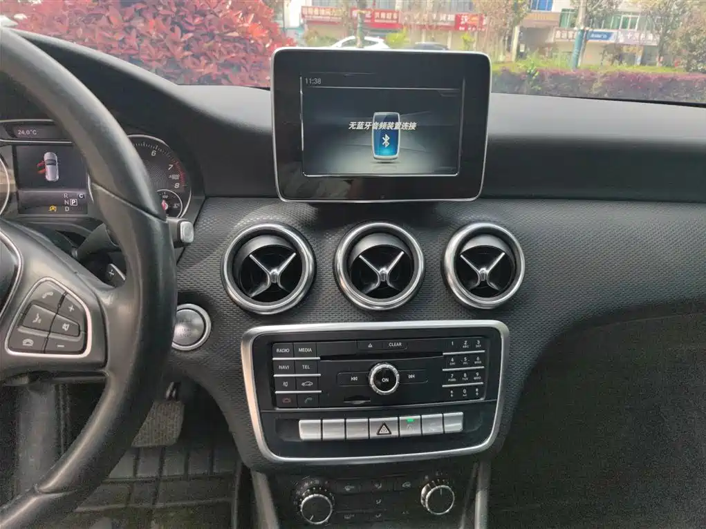 Mercedes-Benz A-Class (Import) 2017 Facelift A 200 Dynamic фото 6