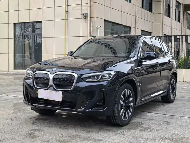 BMW iX3 2024 Leading Edition