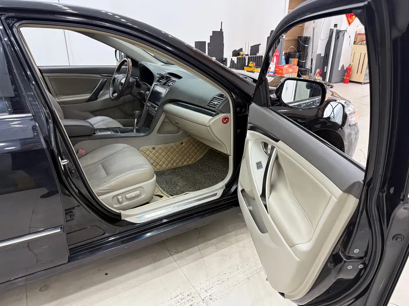 Toyota Camry 2013 200G Classic Luxury Edition фото 15