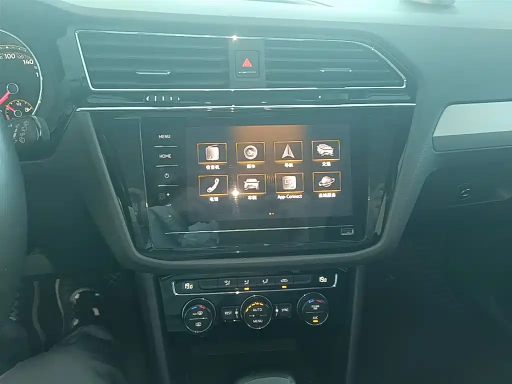 Volkswagen Tiguan L 2021 330TSI Automatic 2WD Smart фото 13