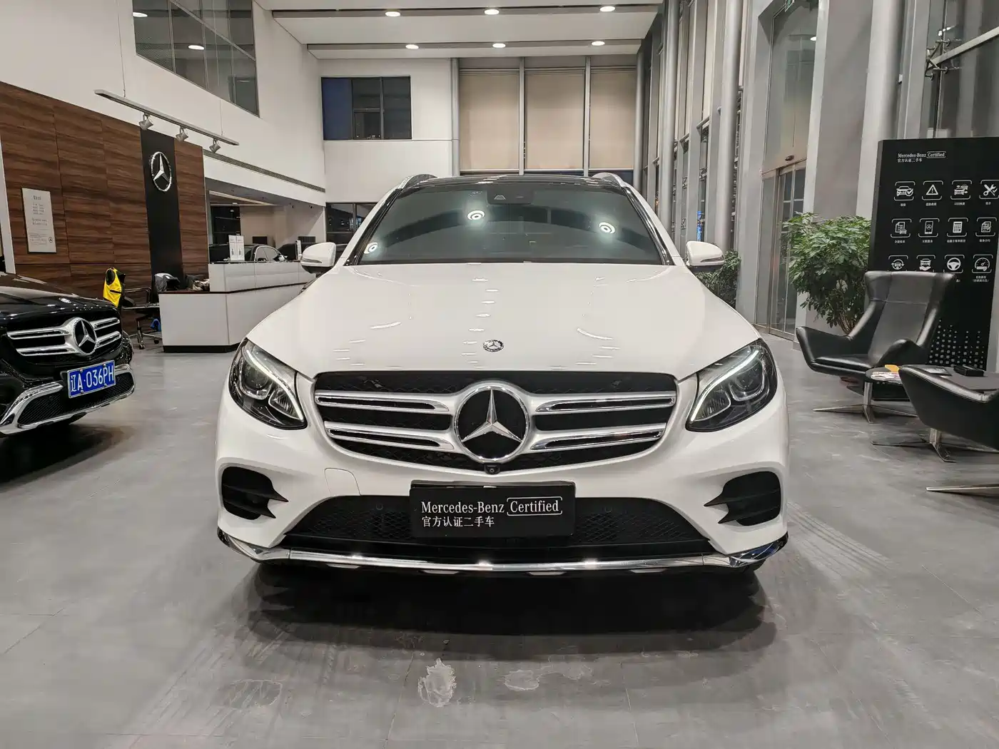 Mercedes-Benz GLC 2017 GLC 260 4MATIC Luxury фото 2