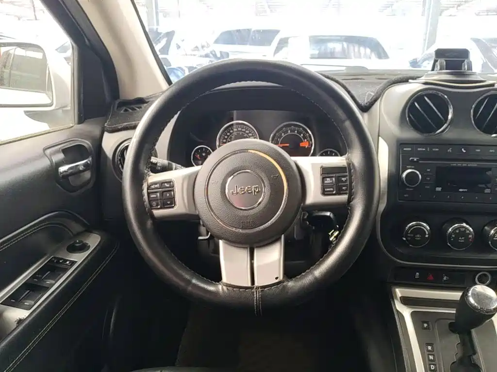 Фото 11 - Jeep Compass (Import)