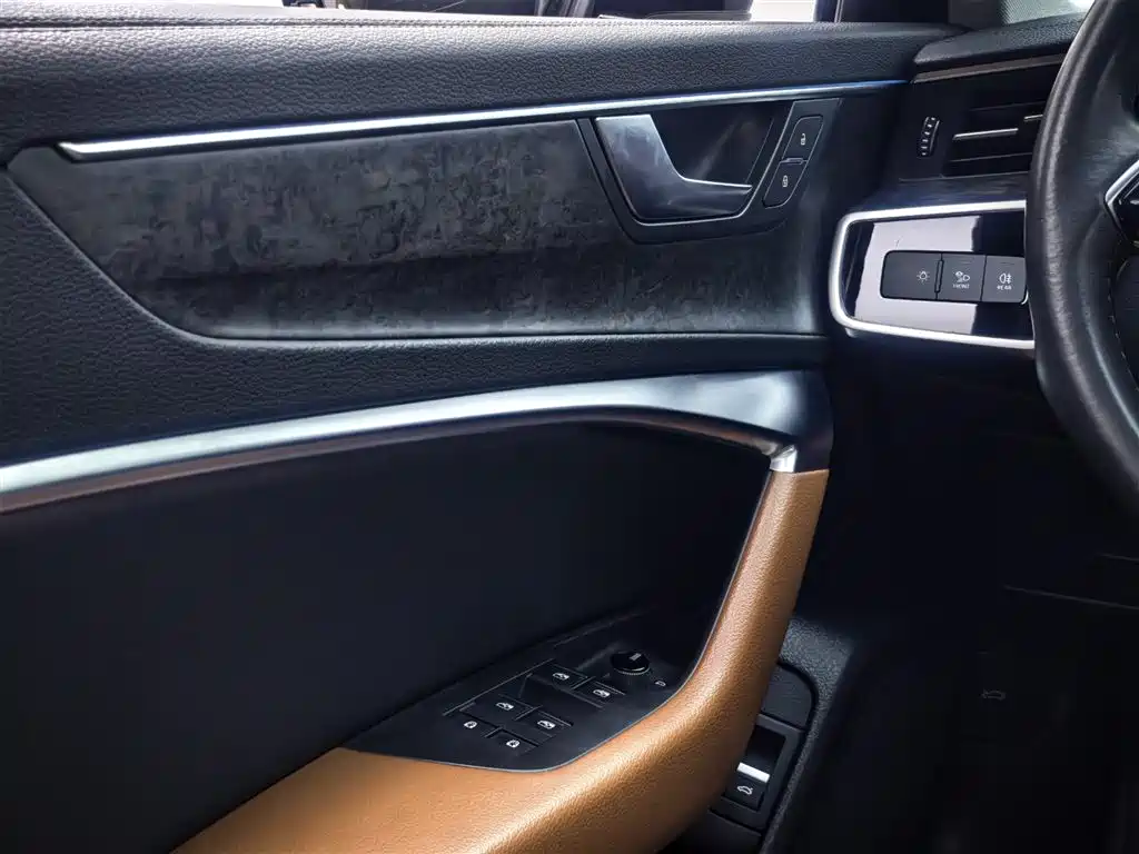 Audi A6L 2021 45 TFSI Exclusive Elegance фото 24