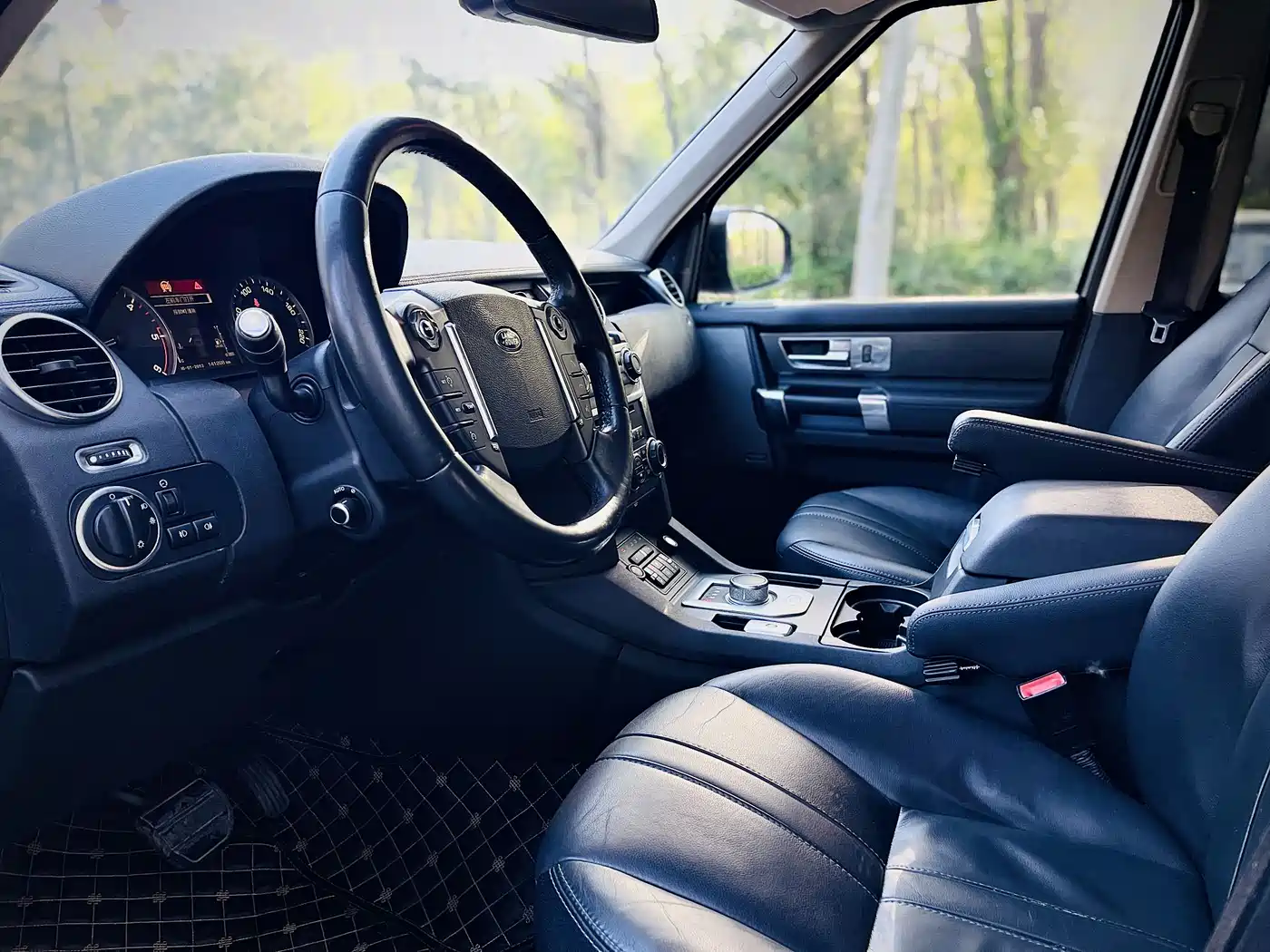 Land Rover Discovery 2015 3.0 SDV6 HSE Diesel фото 12