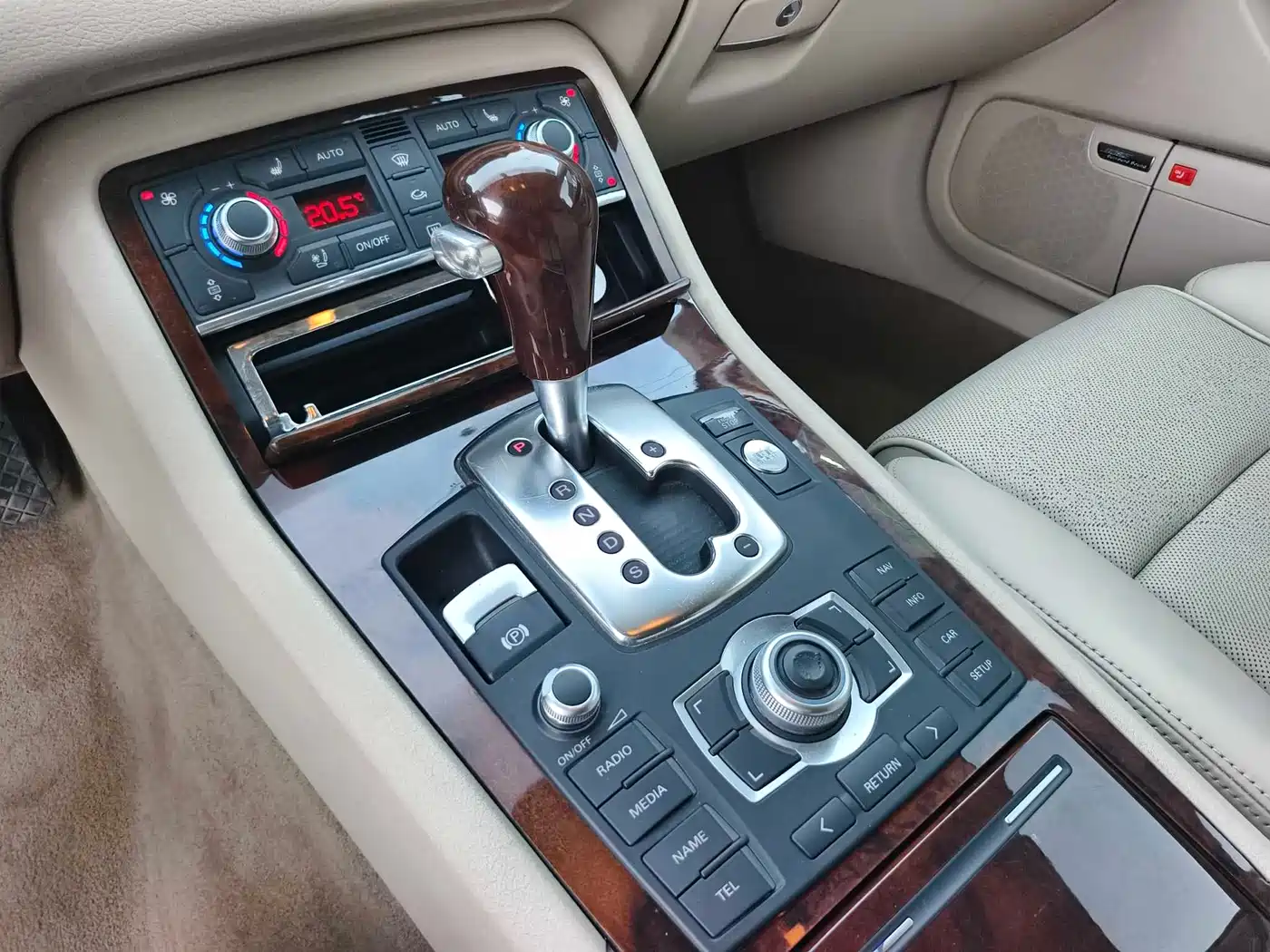 Audi A8 2008 A8L 3.2 FSI Standard фото 6