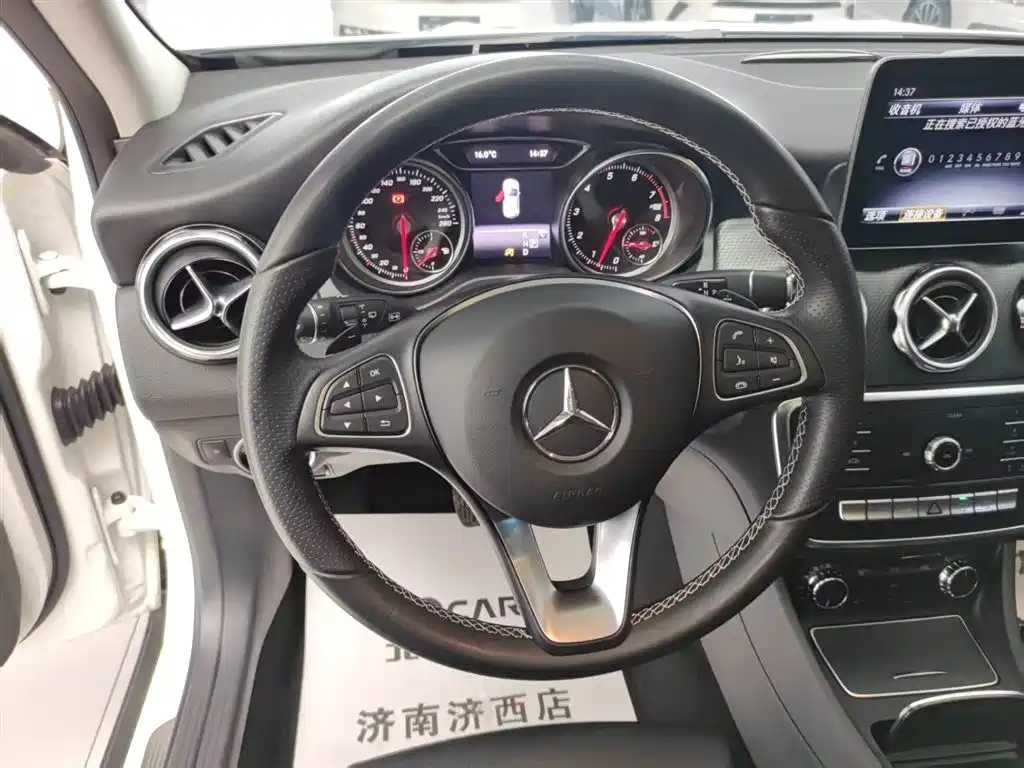Mercedes-Benz GLA 2017 GLA 200 Dynamic фото 25