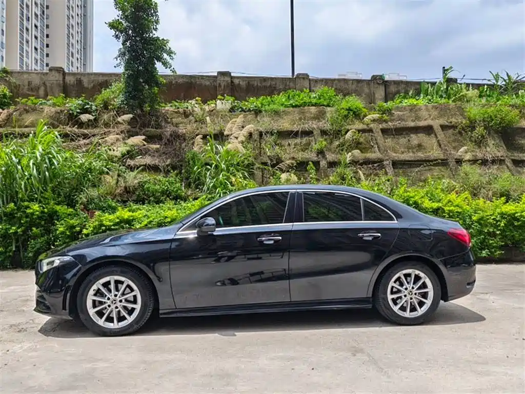 Mercedes-Benz A-Class 2019 A 200 L Sport Sedan фото 6