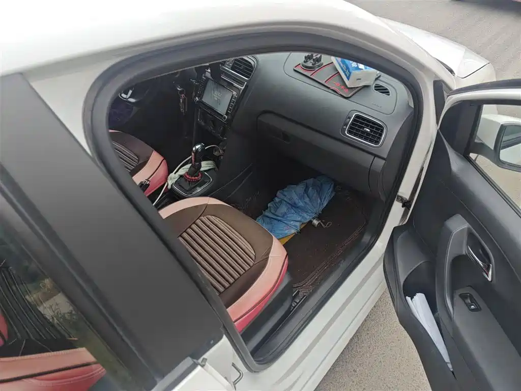 Volkswagen Polo 2016 1.6L Automatic Comfort фото 20