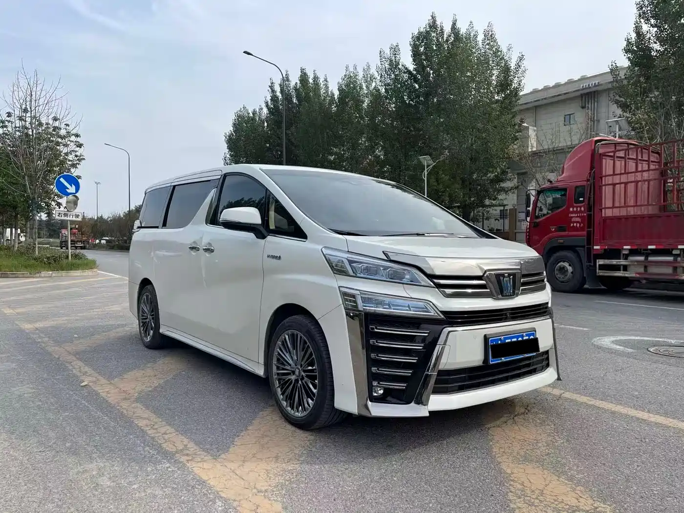 Toyota Vellfire 2021 Crown Hybrid 2.5L HV Supreme Edition фото 3