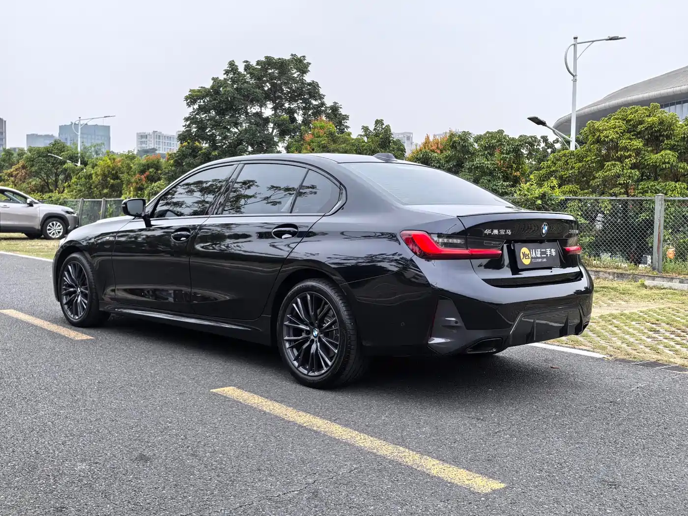 BMW 3 Series 2023 325Li M Sport Black Night Package фото 5