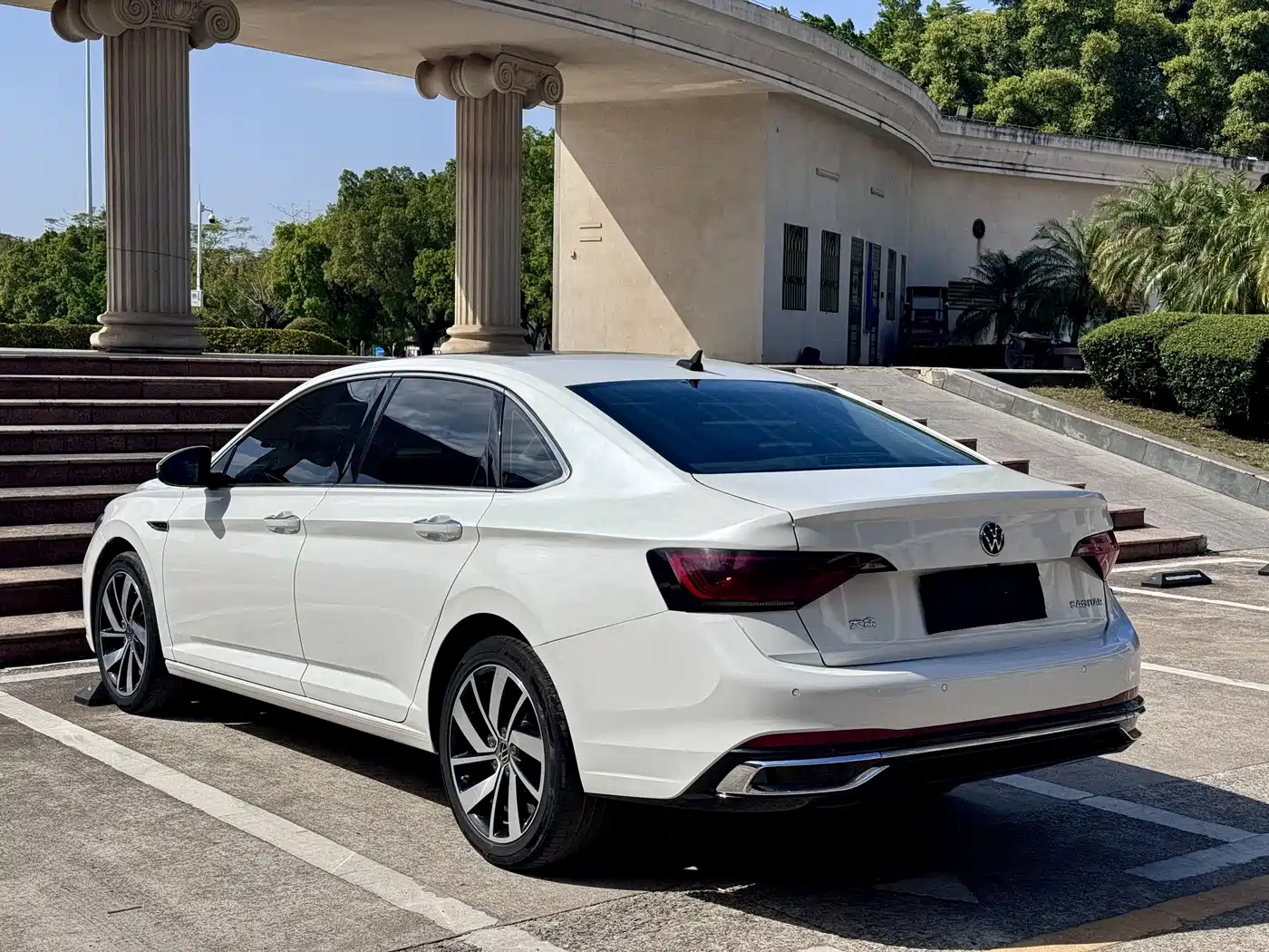 Volkswagen Sagitar 2023 300TSI DSG Excellence Edition фото 12