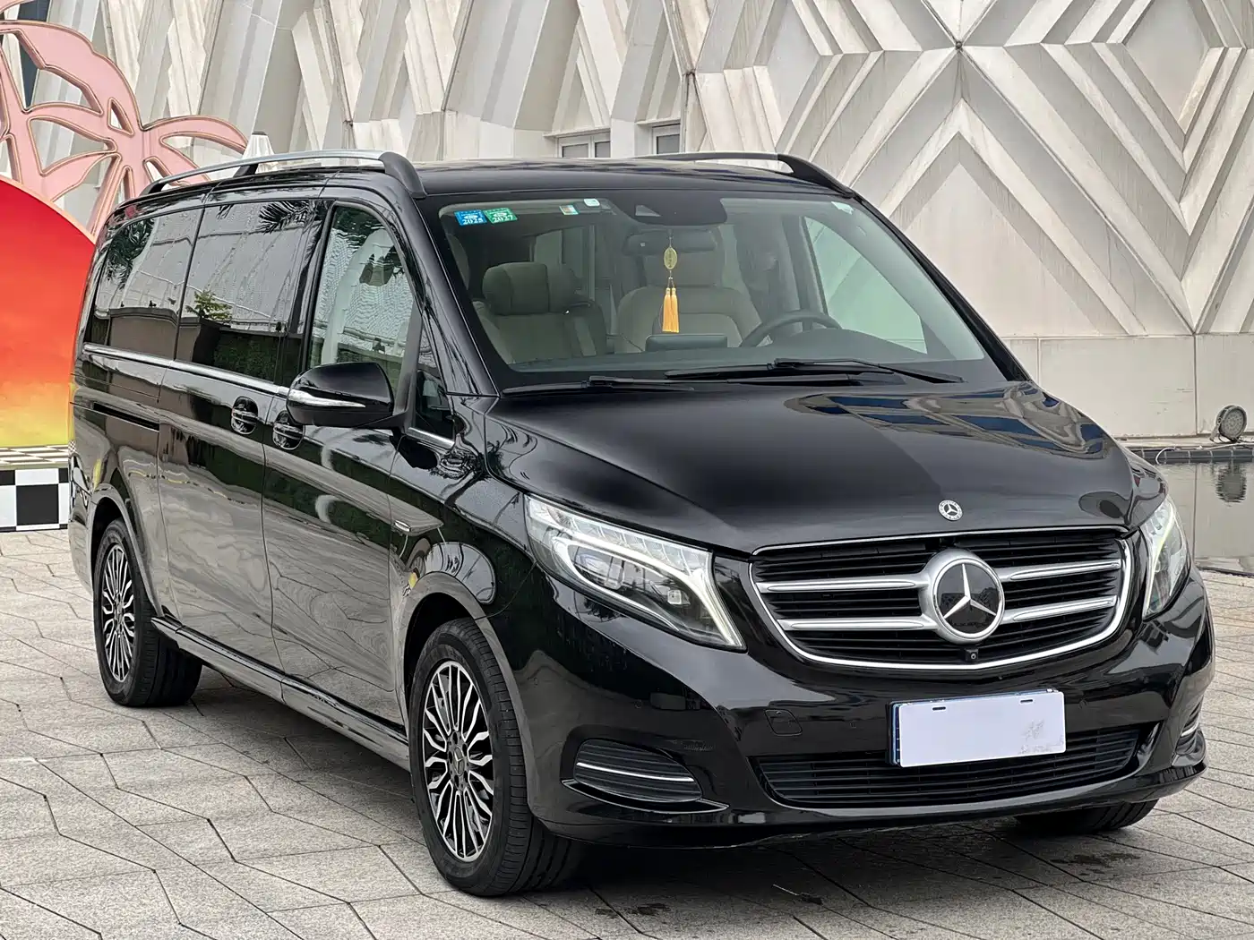 Mercedes-Benz V-Class 2017 Model V 260 L Premium Extended Edition фото 3