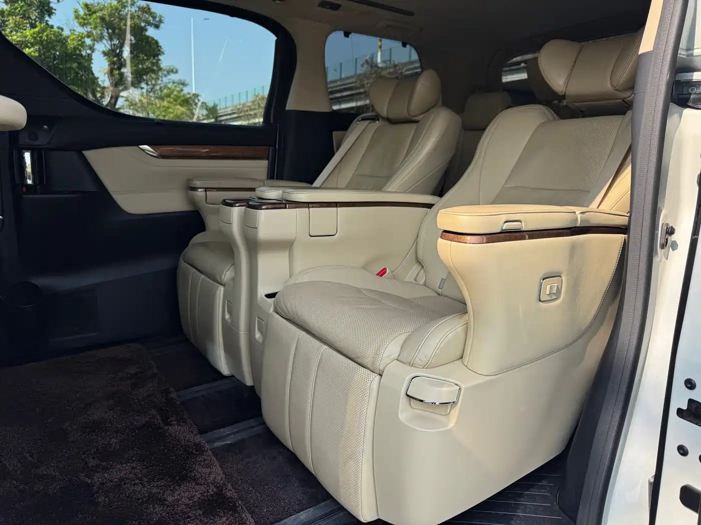 Toyota Alphard 2018 3.5L Premium фото 16
