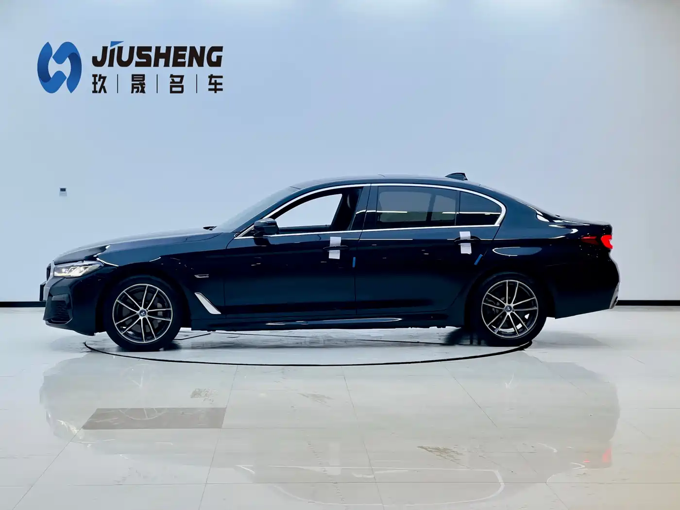 BMW 5 Series New Energy 2022 Facelift 535Le M Sport Package фото 3