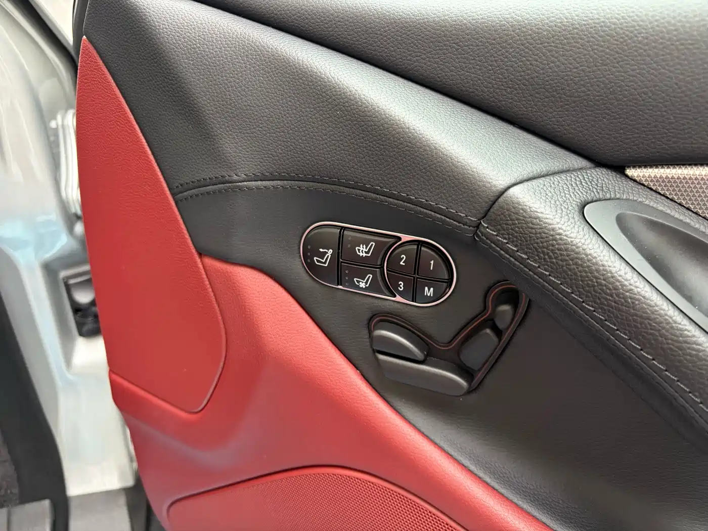 Mercedes-Benz SL-Class 2011 SL 300 Grand Edition фото 17