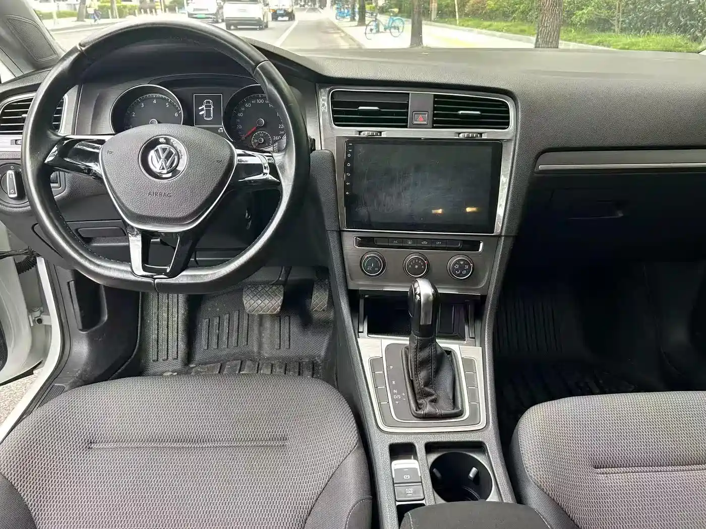 Volkswagen Golf 2016 1.6L Automatic Comfort фото 6