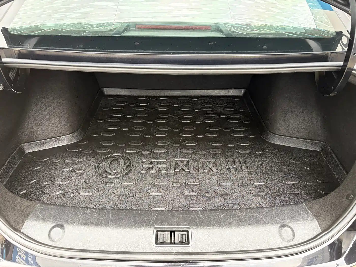 DONGFENG YI HYUN MAX