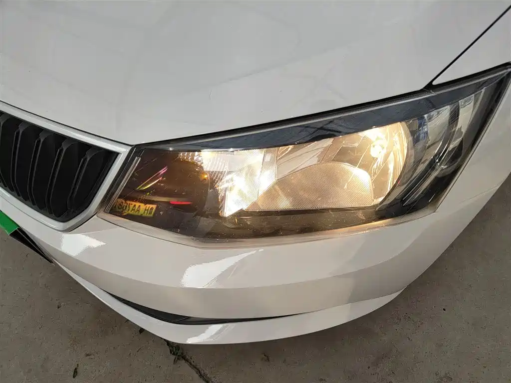 Škoda Fabia 2017 1.4L Auto Car Enjoy Edition фото 24