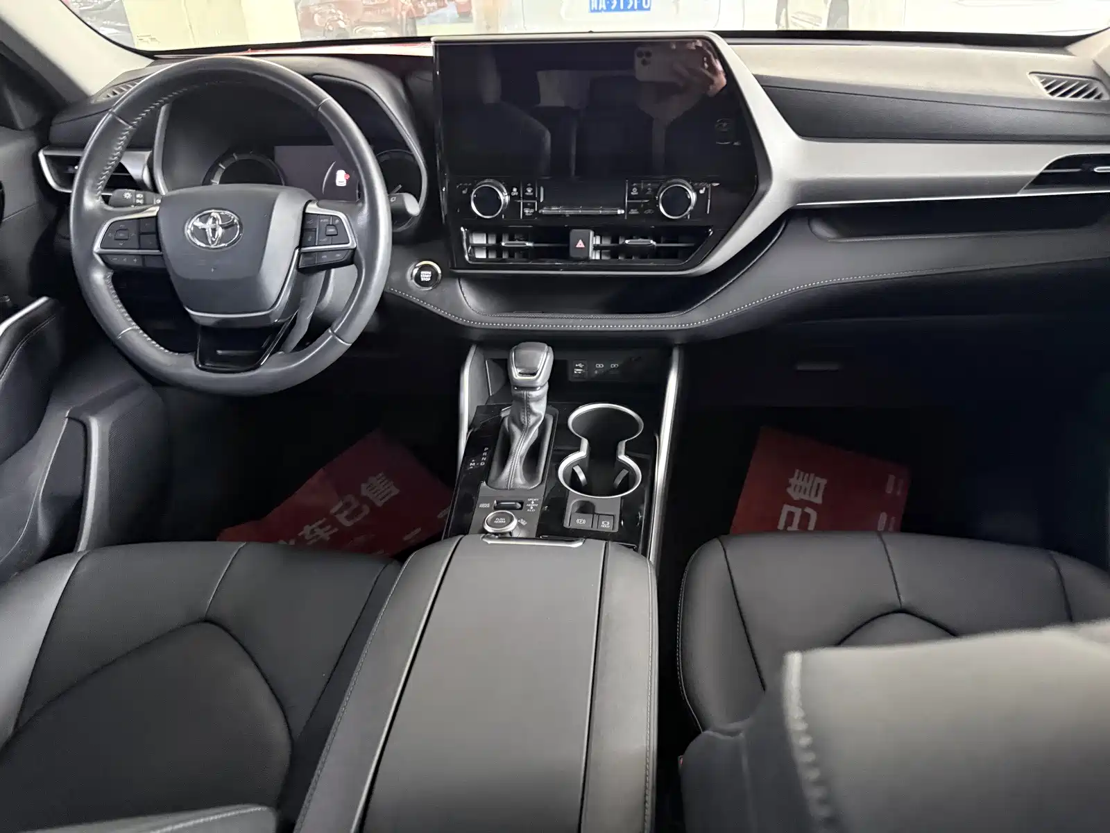 Photo 15 - Toyota Highlander