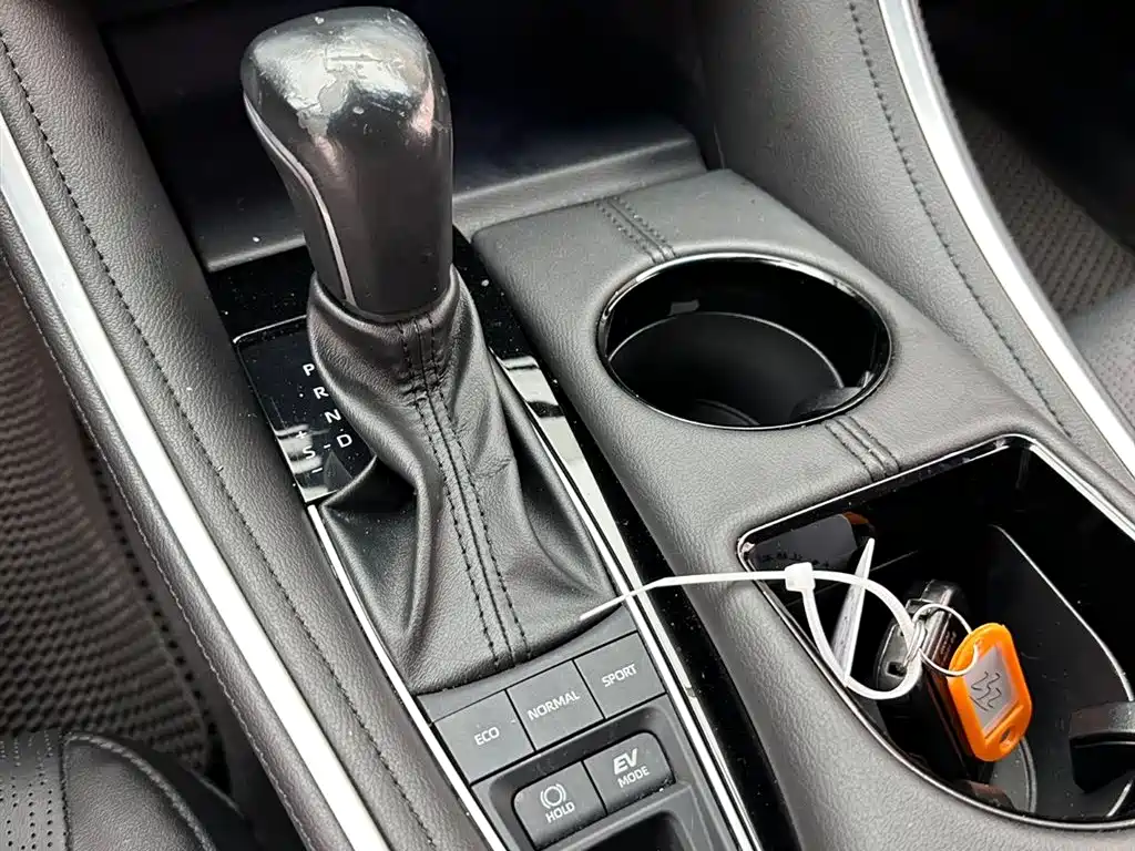 Toyota Avalon 2022 Hybrid 2.5L Luxury Edition фото 15