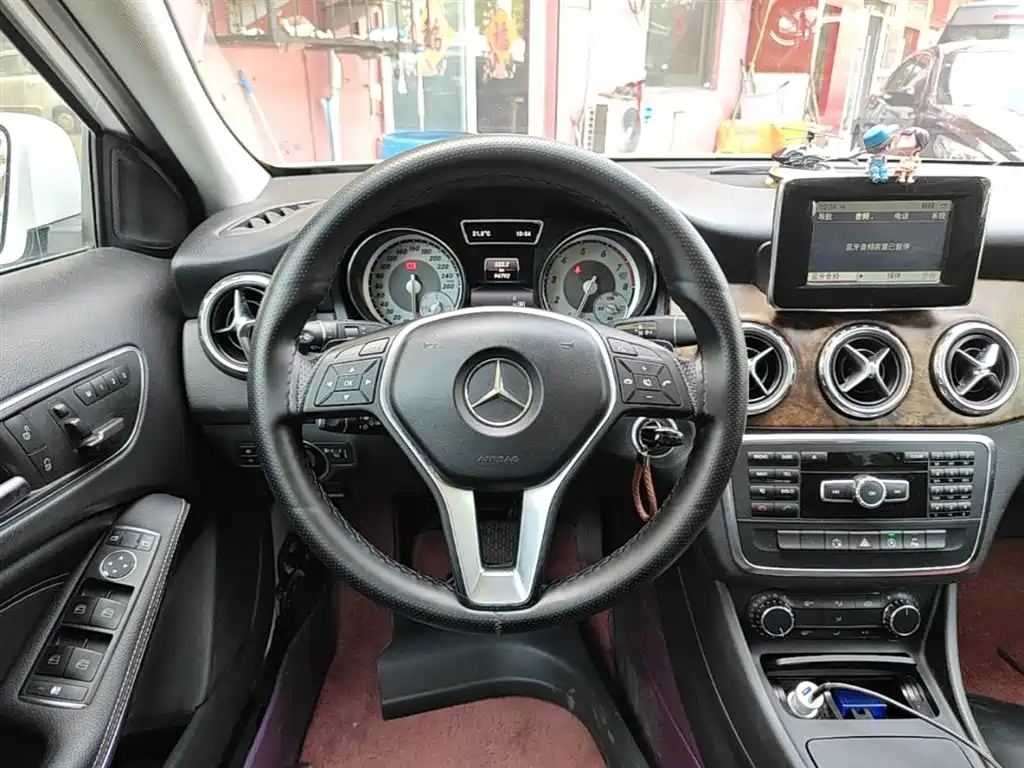 Mercedes-Benz GLA 2015 GLA 200 Dynamic фото 11