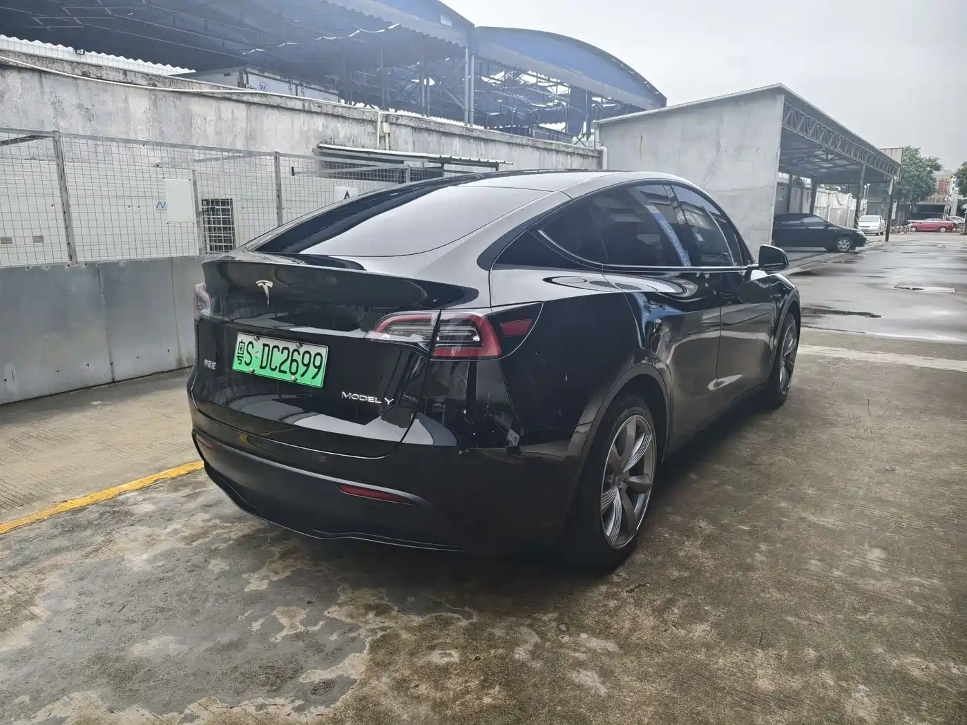 TESLA MODEL Y